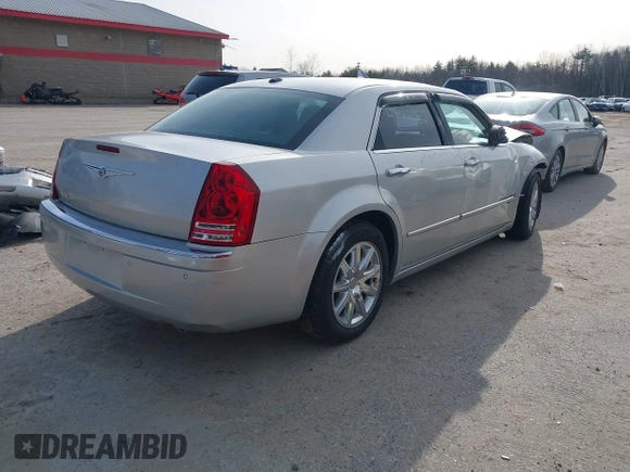 ✅ 2009 Chrysler 300 C Hemi • VIN: 2C3LA63T79H618478 • Lot: 41938952. Wystawiony na IAAI z przebiegiem 124 632 mil. Bezpłatny archiwum sprzedaży aukcyjnych z USA i szczegółowy raport historii pojazdu na DreamBid. Zdjęcie 4.