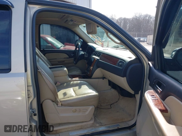 ✅ 2007 Chevrolet Suburban LTZ • VIN: 3GNFC16037G320408 • Lot: 44311674. Wystawiony na IAAI z przebiegiem 269 387 mil. Bezpłatny archiwum sprzedaży aukcyjnych z USA i szczegółowy raport historii pojazdu na DreamBid. Zdjęcie 5.