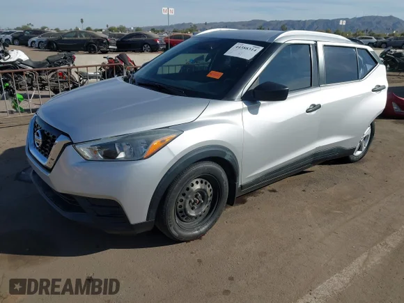 ✅ 2019 Nissan Kicks SR • VIN: 3N1CP5CUXKL523457 • Lot: 44388314. Wystawiony na IAAI z przebiegiem 56 835 mil. Bezpłatny archiwum sprzedaży aukcyjnych z USA i szczegółowy raport historii pojazdu na DreamBid. Zdjęcie 2.