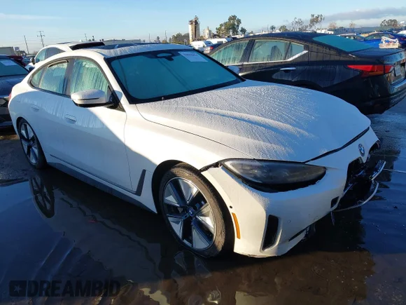 ✅ 2022 BMW i4 eDrive40 • VIN: WBY73AW08NFM93593 • Lot: 44068854. Wystawiony na IAAI z przebiegiem 28 058 mil. Bezpłatny archiwum sprzedaży aukcyjnych z USA i szczegółowy raport historii pojazdu na DreamBid. Zdjęcie 1.