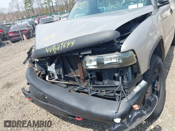 ✅ 2000 Chevrolet Silverado 1500 • VIN: 1GCEK14V6YE422722 • Lot: 44829649. Wystawiony na IAAI z przebiegiem 274 528 mil. Bezpłatny archiwum sprzedaży aukcyjnych z USA i szczegółowy raport historii pojazdu na DreamBid. Zdjęcie 6.