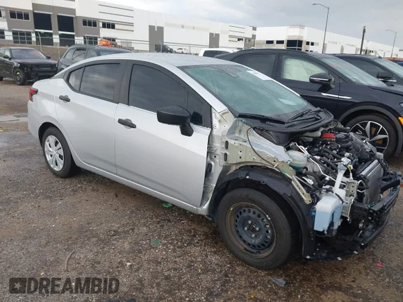✅ 2024 Nissan Versa S • VIN: 3N1CN8DV5RL897273 • Лот: 43008377. Опубликован ранее на IAAI с пробегом 21 653 миль. Бесплатный доступ к архиву аукционных продаж из США и подробный отчёт об истории автомобиля на DreamBid. Изображение 1.