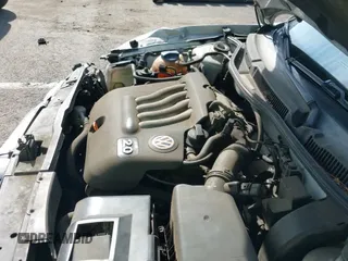 ✅ 2000 Volkswagen Golf • VIN: WVWGC21JXYW648561 • Лот: 41644369. Опубликован ранее на IAAI с пробегом 178 764 миль. Бесплатный доступ к архиву аукционных продаж из США и подробный отчёт об истории автомобиля на DreamBid. Изображение 18.