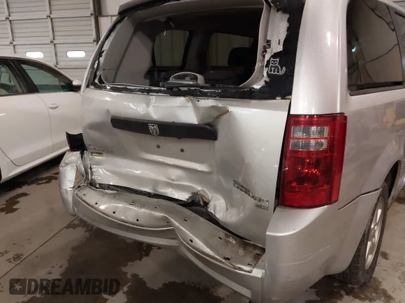 ✅ 2010 Dodge Grand Caravan SE • VIN: 2D4RN4DE3AR341120 • Lot: 41617770. Wystawiony na IAAI z przebiegiem 128 849 mil. Bezpłatny archiwum sprzedaży aukcyjnych z USA i szczegółowy raport historii pojazdu na DreamBid. Zdjęcie 6.