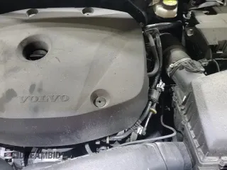 ✅ 2021 Volvo XC40 Momentum • VIN: YV4162UK4M2432527 • Lot: 64670165. Wystawiony na Copart z przebiegiem 56 843 mil. Bezpłatny archiwum sprzedaży aukcyjnych z USA i szczegółowy raport historii pojazdu na DreamBid. Zdjęcie 16.