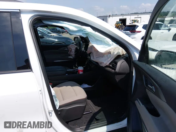 ✅ 2026 Chevrolet Traverse FWD LT • VIN: 1GNERGKS5TJ238208 • Lot: 45492015. Wystawiony na IAAI z przebiegiem 9 540 mil. Bezpłatny archiwum sprzedaży aukcyjnych z USA i szczegółowy raport historii pojazdu na DreamBid. Zdjęcie 5.