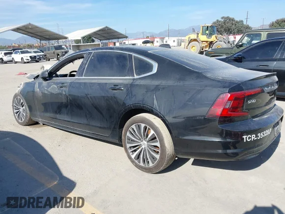 ✅ 2022 Volvo S90 Momentum • VIN: LVY062MK6NP261551 • Лот: 42599016. Опубліковано раніше на IAAI з пробігом Не вказано. Безкоштовний доступ до архіву аукціонних продажів зі США та докладний звіт про історію автомобіля на DreamBid. Зображення 3.