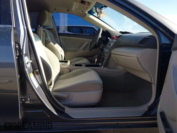 ✅ 2010 Toyota Camry LE • VIN: 4T4BF3EK8AR028952 • Lot: 44315172. Wystawiony na IAAI z przebiegiem 216 924 mil. Bezpłatny archiwum sprzedaży aukcyjnych z USA i szczegółowy raport historii pojazdu na DreamBid. Zdjęcie 5.