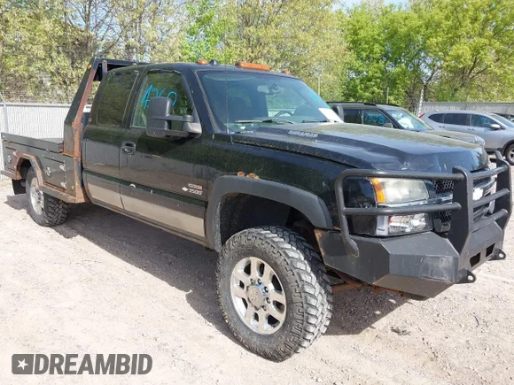 ✅ 2005 Chevrolet Silverado 3500 • VIN: 1GCHK39255E133138 • Лот: 45104260. Опубліковано раніше на IAAI з пробігом 237 895 миль. Безкоштовний доступ до архіву аукціонних продажів зі США та докладний звіт про історію автомобіля на DreamBid. Зображення 1.