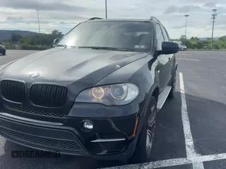 ✅ 2011 BMW X5 50i • VIN: 5UXZV8C5XBLL67969 • Лот: 81397855. Опубликован ранее на Copart с пробегом 128 346 миль. Бесплатный доступ к архиву аукционных продаж из США и подробный отчёт об истории автомобиля на DreamBid. Изображение 11.