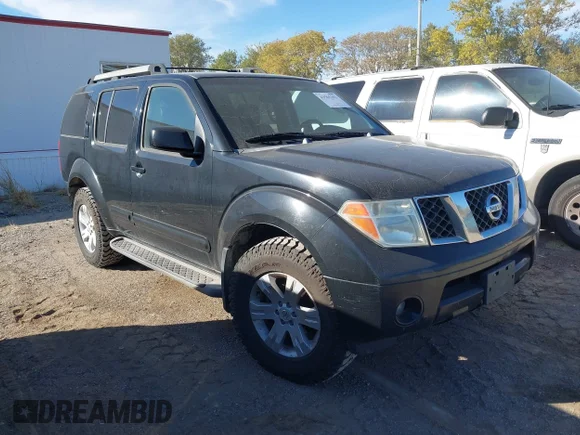 ✅ 2005 Nissan Pathfinder XE • VIN: 5N1AR18W55C748740 • Лот: 43565393. Опубликован ранее на IAAI с пробегом 203 721 миль. Бесплатный доступ к архиву аукционных продаж из США и подробный отчёт об истории автомобиля на DreamBid. Изображение 1.