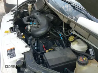 ✅ 2015 Ford Transit Cargo • VIN: 1FTNE2CM7FKA78466 • Lot: 42074455. Wystawiony na IAAI z przebiegiem 214 797 mil. Bezpłatny archiwum sprzedaży aukcyjnych z USA i szczegółowy raport historii pojazdu na DreamBid. Zdjęcie 19.