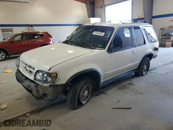 ✅ 2000 Ford Explorer • VIN: 1FMYU60X3YUA72785 • Лот: 61815325. Опубліковано раніше на Copart з пробігом 184 643 миль. Безкоштовний доступ до архіву аукціонних продажів зі США та докладний звіт про історію автомобіля на DreamBid. Зображення 1.