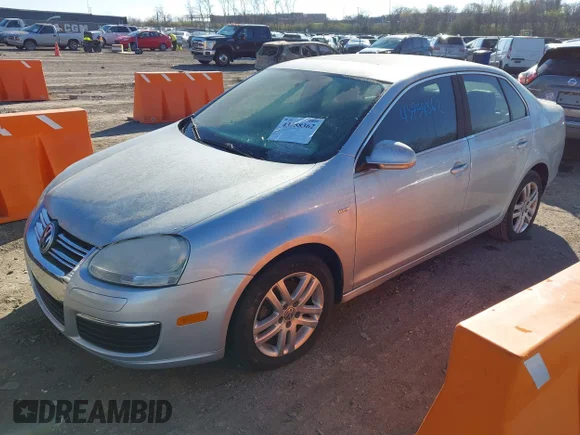 ✅ 2006 Volkswagen Jetta Edition • VIN: 3VWCT71KX6M848113 • Lot: 43758362. Wystawiony na IAAI z przebiegiem 139 662 mil. Bezpłatny archiwum sprzedaży aukcyjnych z USA i szczegółowy raport historii pojazdu na DreamBid. Zdjęcie 2.