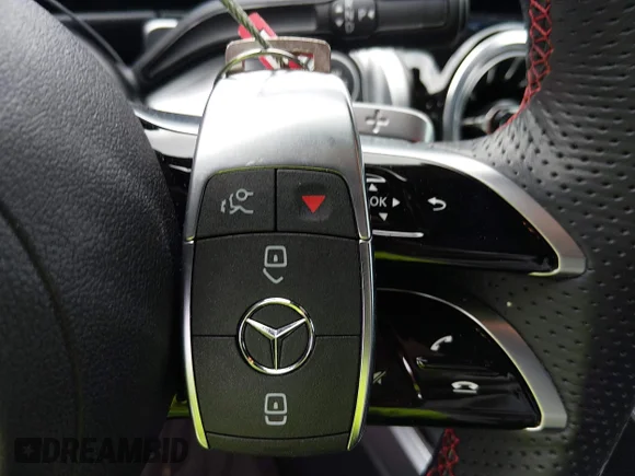 ✅ 2025 Mercedes-Benz GLB 250 • VIN: W1N4M4GB7SW385800 • Лот: 45288740. Опубліковано раніше на IAAI з пробігом 7 182 миль. Безкоштовний доступ до архіву аукціонних продажів зі США та докладний звіт про історію автомобіля на DreamBid. Зображення 11.