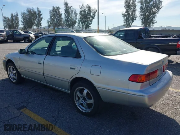 ✅ 2001 Toyota Camry LE • VIN: JT2BG22K210604481 • Lot: 44205700. Wystawiony na IAAI z przebiegiem 155 808 mil. Bezpłatny archiwum sprzedaży aukcyjnych z USA i szczegółowy raport historii pojazdu na DreamBid. Zdjęcie 3.