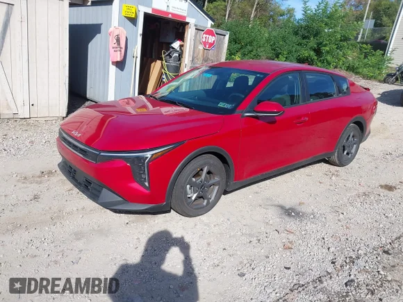 ✅ 2025 Kia K4 LXS • VIN: 3KPFT4DE2SE111593 • Lot: 43342733. Wystawiony na IAAI z przebiegiem 1 328 mil. Bezpłatny archiwum sprzedaży aukcyjnych z USA i szczegółowy raport historii pojazdu na DreamBid. Zdjęcie 2.