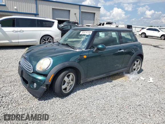 ✅ 2007 MINI Hardtop • VIN: WMWMF33577TT52040 • Лот: 64474745. Опубликован ранее на Copart с пробегом Не указан. Бесплатный доступ к архиву аукционных продаж из США и подробный отчёт об истории автомобиля на DreamBid. Изображение 1.
