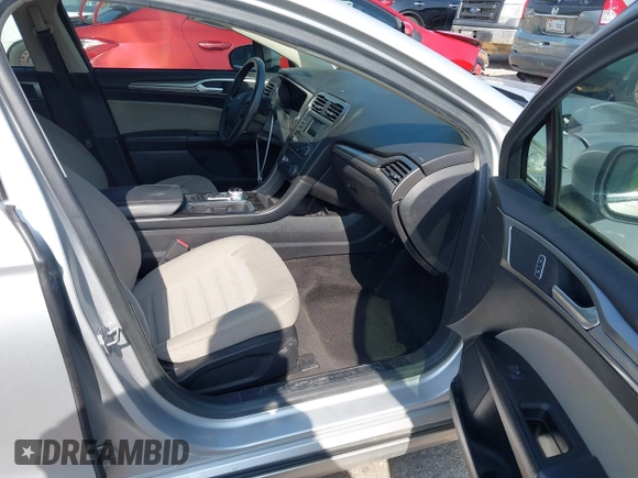 ✅ 2018 Ford Fusion S • VIN: 3FA6P0G74JR166893 • Lot: 44881133. Wystawiony na IAAI z przebiegiem 69 933 mil. Bezpłatny archiwum sprzedaży aukcyjnych z USA i szczegółowy raport historii pojazdu na DreamBid. Zdjęcie 5.