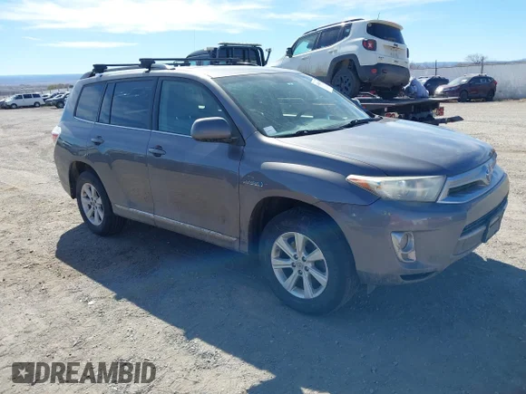 ✅ 2013 Toyota Highlander • VIN: JTEBC3EH8D2015268 • Lot: 44564539. Listed on IAAI with 131,353 mi. Free auction sales archive from the USA and detailed vehicle history report at DreamBid. Image 1.
