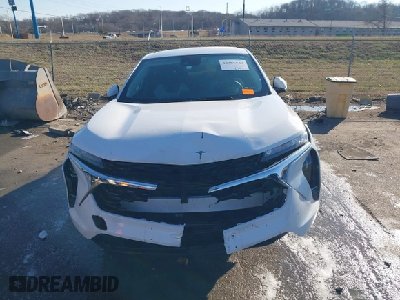 ✅ 2024 Chevrolet Trax LS • VIN: KL77LFE23RC217683 • Lot: 44486544. Wystawiony na IAAI z przebiegiem 40 674 mil. Bezpłatny archiwum sprzedaży aukcyjnych z USA i szczegółowy raport historii pojazdu na DreamBid. Zdjęcie 6.