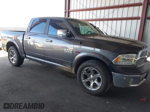✅ 2018 Ram 1500 Laramie • VIN: 1C6RR7NM3JS338619 • Lot: 45431641. Wystawiony na IAAI z przebiegiem 100 421 mil. Bezpłatny archiwum sprzedaży aukcyjnych z USA i szczegółowy raport historii pojazdu na DreamBid. Zdjęcie 1.