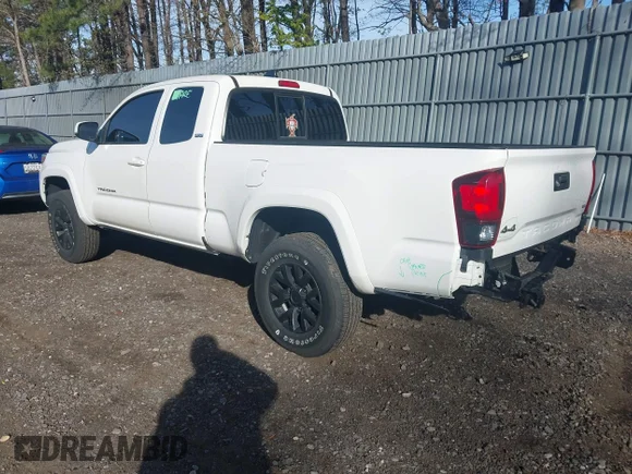 ✅ 2021 Toyota Tacoma TRD Sport • VIN: 3TYSZ5AN8MT011504 • Lot: 44948232. Wystawiony na IAAI z przebiegiem 60 541 mil. Bezpłatny archiwum sprzedaży aukcyjnych z USA i szczegółowy raport historii pojazdu na DreamBid. Zdjęcie 3.