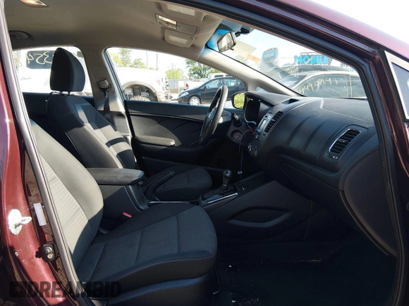✅ 2017 Kia Forte LX • VIN: 3KPFL4A79HE058485 • Lot: 44935484. Wystawiony na IAAI z przebiegiem 128 658 mil. Bezpłatny archiwum sprzedaży aukcyjnych z USA i szczegółowy raport historii pojazdu na DreamBid. Zdjęcie 5.