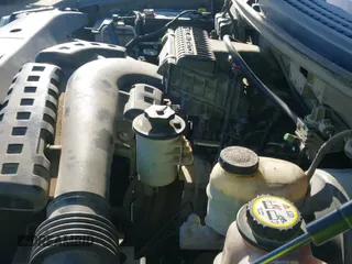 ✅ 2004 Ford F-150 XLT • VIN: 1FTPW12564KA34689 • Lot: 43698931. Wystawiony na IAAI z przebiegiem 223 754 mil. Bezpłatny archiwum sprzedaży aukcyjnych z USA i szczegółowy raport historii pojazdu na DreamBid. Zdjęcie 12.