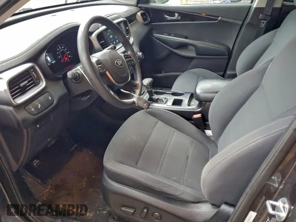 ✅ 2019 Kia Sorento LX • VIN: 5XYPGDA53KG441260 • Лот: 94041435. Опубліковано раніше на Copart з пробігом 142 665 миль. Безкоштовний доступ до архіву аукціонних продажів зі США та докладний звіт про історію автомобіля на DreamBid. Зображення 7.
