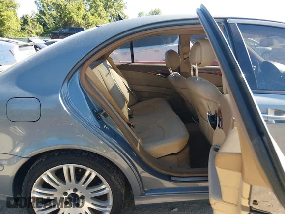✅ 2007 Mercedes-Benz E 350 • VIN: WDBUF56XX7B127305 • Lot: 45282468. Wystawiony na IAAI z przebiegiem 216 290 mil. Bezpłatny archiwum sprzedaży aukcyjnych z USA i szczegółowy raport historii pojazdu na DreamBid. Zdjęcie 8.