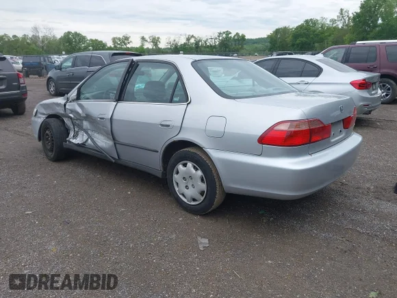 ✅ 2000 Honda Accord LX • VIN: 1HGCG6651YA147367 • Lot: 45172617. Listed on IAAI with 158,779 mi. Free auction sales archive from the USA and detailed vehicle history report at DreamBid. Image 3.