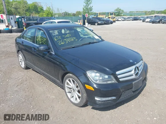 ✅ 2013 Mercedes-Benz C 300 Sport • VIN: WDDGF8AB1DG130027 • Lot: 45165962. Wystawiony na IAAI z przebiegiem 194 615 mil. Bezpłatny archiwum sprzedaży aukcyjnych z USA i szczegółowy raport historii pojazdu na DreamBid. Zdjęcie 1.