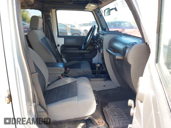 ✅ 2008 Jeep Wrangler Unlimited X • VIN: 1J4GA39198L546759 • Lot: 45091326. Wystawiony na IAAI z przebiegiem 235 782 mil. Bezpłatny archiwum sprzedaży aukcyjnych z USA i szczegółowy raport historii pojazdu na DreamBid. Zdjęcie 5.