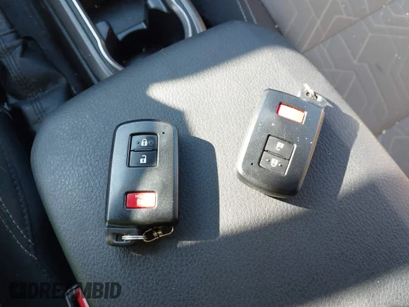 ✅ 2022 Toyota Tacoma TRD Sport • VIN: 3TYSZ5AN2NT092498 • Lot: 44109548. Wystawiony na IAAI z przebiegiem 30 325 mil. Bezpłatny archiwum sprzedaży aukcyjnych z USA i szczegółowy raport historii pojazdu na DreamBid. Zdjęcie 11.