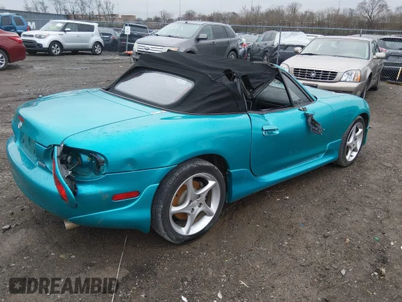 ✅ 2003 Mazda MX-5 Miata Cloth • VIN: JM1NB353330311124 • Lot: 44483416. Wystawiony na IAAI z przebiegiem 56 372 mil. Bezpłatny archiwum sprzedaży aukcyjnych z USA i szczegółowy raport historii pojazdu na DreamBid. Zdjęcie 4.