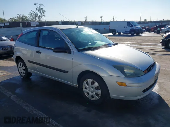 ✅ 2004 Ford Focus ZX3 • VIN: 3FAFP31Z24R128045 • Lot: 43882401. Wystawiony na IAAI z przebiegiem 123 079 mil. Bezpłatny archiwum sprzedaży aukcyjnych z USA i szczegółowy raport historii pojazdu na DreamBid. Zdjęcie 1.