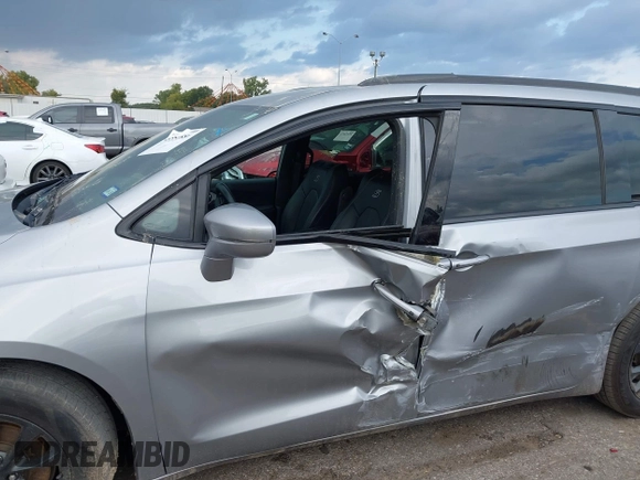 ✅ 2021 Chrysler Pacifica Touring L • VIN: 2C4RC1BG6MR559806 • Lot: 43551886. Wystawiony na IAAI z przebiegiem 79 200 mil. Bezpłatny archiwum sprzedaży aukcyjnych z USA i szczegółowy raport historii pojazdu na DreamBid. Zdjęcie 6.