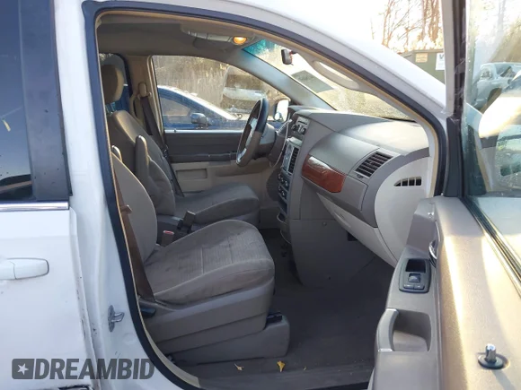 ✅ 2009 Chrysler Town & Country LX • VIN: 2A8HR44E09R502931 • Lot: 44166858. Wystawiony na IAAI z przebiegiem 179 385 mil. Bezpłatny archiwum sprzedaży aukcyjnych z USA i szczegółowy raport historii pojazdu na DreamBid. Zdjęcie 5.