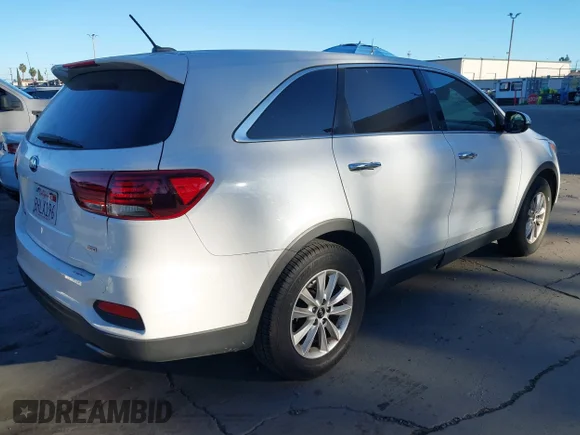 ✅ 2019 Kia Sorento LX • VIN: 5XYPG4A34KG532486 • Lot: 44115304. Wystawiony na IAAI z przebiegiem 101 564 mil. Bezpłatny archiwum sprzedaży aukcyjnych z USA i szczegółowy raport historii pojazdu na DreamBid. Zdjęcie 4.