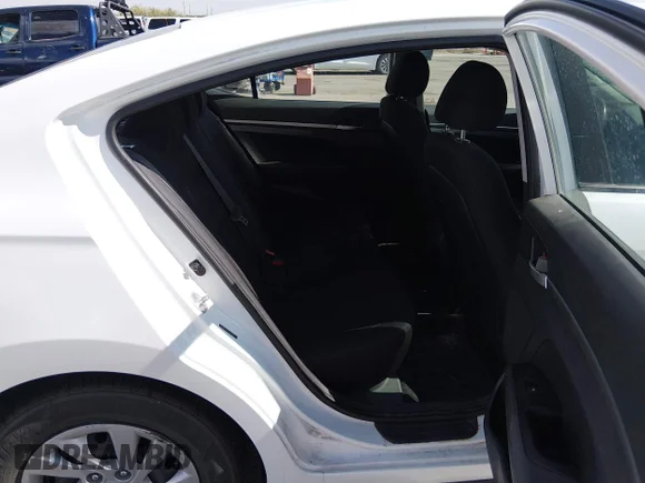 ✅ 2019 Hyundai Elantra SE • VIN: 5NPD74LF5KH490865 • Lot: 45336112. Wystawiony na IAAI z przebiegiem 135 418 mil. Bezpłatny archiwum sprzedaży aukcyjnych z USA i szczegółowy raport historii pojazdu na DreamBid. Zdjęcie 8.