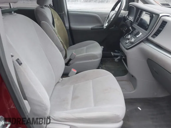 ✅ 2017 Toyota Sienna L • VIN: 5TDZZ3DC6HS842398 • Lot: 44514227. Wystawiony na IAAI z przebiegiem 132 523 mil. Bezpłatny archiwum sprzedaży aukcyjnych z USA i szczegółowy raport historii pojazdu na DreamBid. Zdjęcie 5.