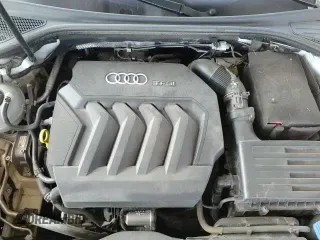 ✅ 2018 Audi A3 Premium • VIN: WAUAUGFF2J1015864 • Lot: 85367095. Wystawiony na Copart z przebiegiem 90 835 mil. Bezpłatny archiwum sprzedaży aukcyjnych z USA i szczegółowy raport historii pojazdu na DreamBid. Zdjęcie 13.