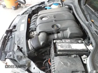 ✅ 2011 Volkswagen Golf • VIN: WVWDA7AJ3BW019432 • Lot: 43004000. Wystawiony na IAAI z przebiegiem 115 509 mil. Bezpłatny archiwum sprzedaży aukcyjnych z USA i szczegółowy raport historii pojazdu na DreamBid. Zdjęcie 19.