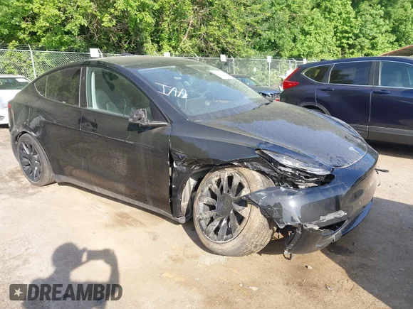 ✅ 2025 Tesla Model Y Long Range • VIN: 7SAYGDED9SA360230 • Lot: 45059774. Wystawiony na IAAI z przebiegiem Nie podano. Bezpłatny archiwum sprzedaży aukcyjnych z USA i szczegółowy raport historii pojazdu na DreamBid. Zdjęcie 1.