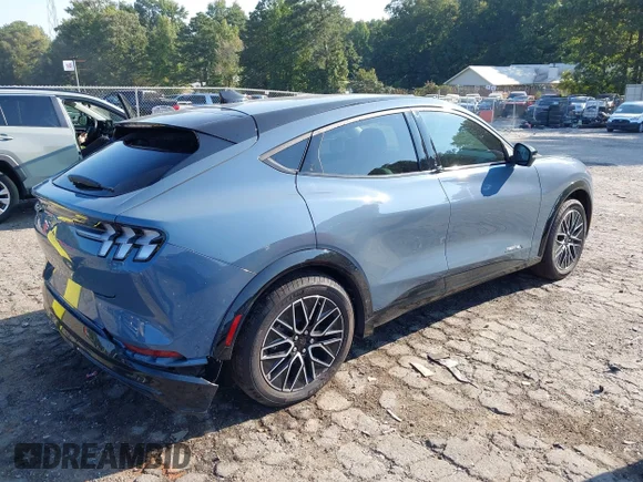 ✅ 2024 Ford Mustang Mach-E Premium • VIN: 3FMTK3R79RMA30905 • Lot: 43214109. Wystawiony na IAAI z przebiegiem 8 138 mil. Bezpłatny archiwum sprzedaży aukcyjnych z USA i szczegółowy raport historii pojazdu na DreamBid. Zdjęcie 4.
