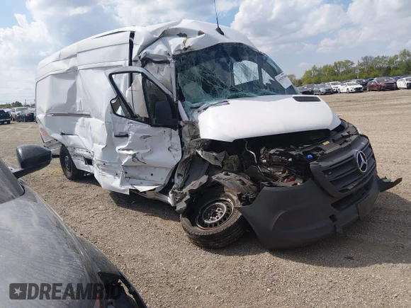 ✅ 2023 Mercedes-Benz Sprinter Cargo • VIN: W1Y4NCHY3PT139140 • Lot: 45038340. Wystawiony na IAAI z przebiegiem Nie podano. Bezpłatny archiwum sprzedaży aukcyjnych z USA i szczegółowy raport historii pojazdu na DreamBid. Zdjęcie 1.