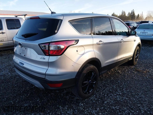 ✅ 2017 Ford Escape SE • VIN: 1FMCU9G94HUC56278 • Lot: 44148182. Wystawiony na IAAI z przebiegiem 120 274 mil. Bezpłatny archiwum sprzedaży aukcyjnych z USA i szczegółowy raport historii pojazdu na DreamBid. Zdjęcie 4.