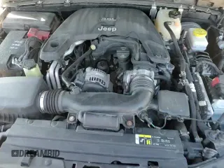 ✅ 2018 Jeep Wrangler Unlimited Sahara • VIN: 1C4HJXEG4JW115469 • Lot: 82113425. Wystawiony na Copart z przebiegiem 102 091 mil. Bezpłatny archiwum sprzedaży aukcyjnych z USA i szczegółowy raport historii pojazdu na DreamBid. Zdjęcie 14.