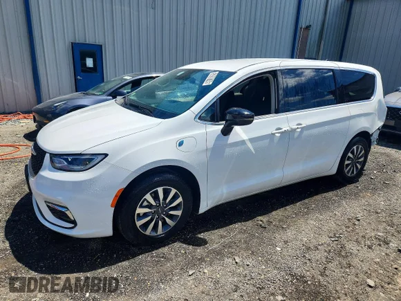 ✅ 2024 Chrysler Pacifica Hybrid Select • VIN: 2C4RC1S74RR156897 • Лот: 53898746. Опубліковано раніше на Copart з пробігом 35 092 миль. Безкоштовний доступ до архіву аукціонних продажів зі США та докладний звіт про історію автомобіля на DreamBid. Зображення 1.